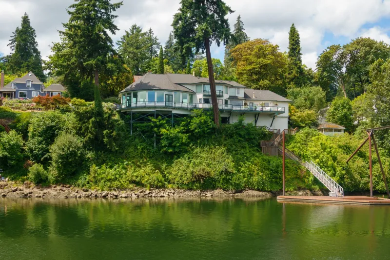 Engineering Elegance: How Luxury Riverside Architects Are Turning Climate Resilience Into the Ultimate Amenity